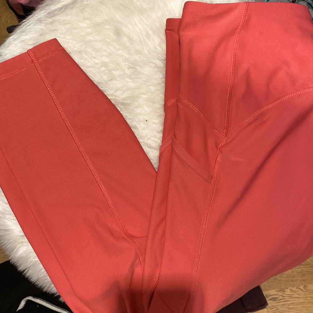 Reebok capri length work out pants - side pockets -soft